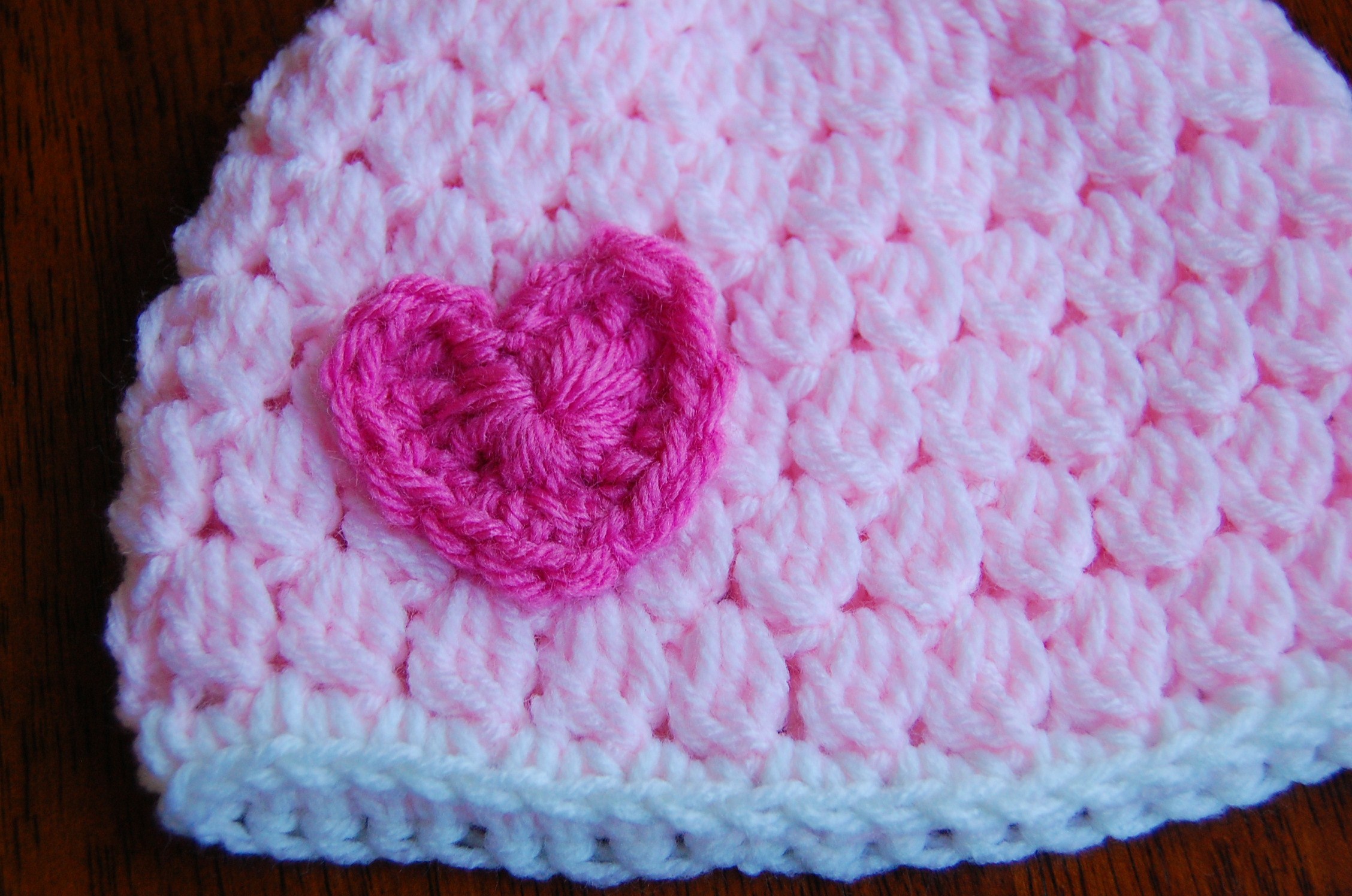 free-girl-s-crochet-hat-pattern-with-heart